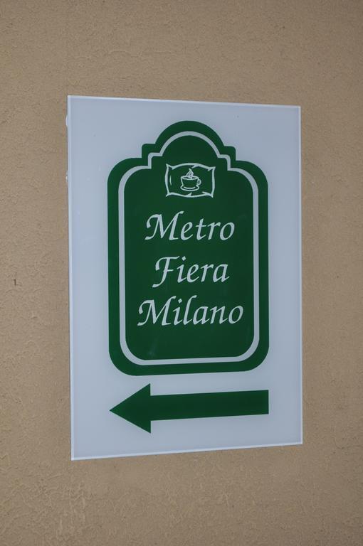 Affittacamere Metro Fiera Pero Luaran gambar