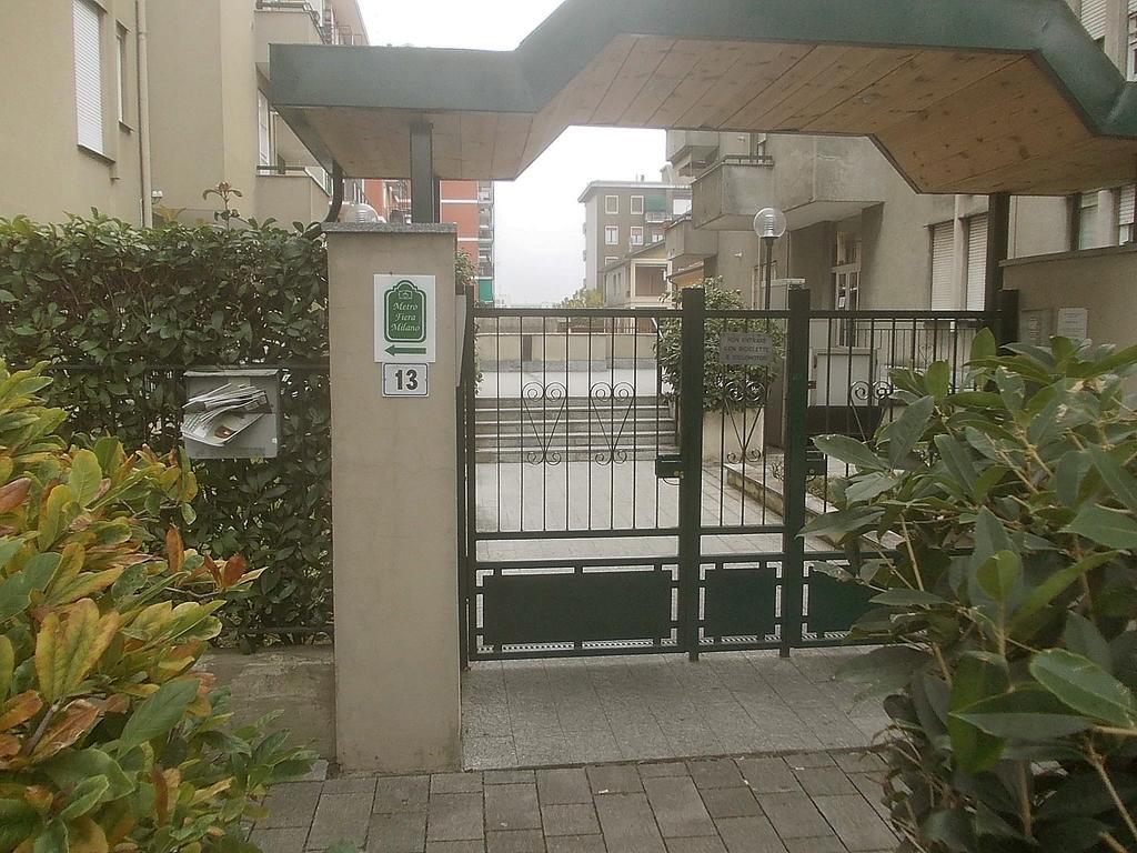 Affittacamere Metro Fiera Pero Luaran gambar